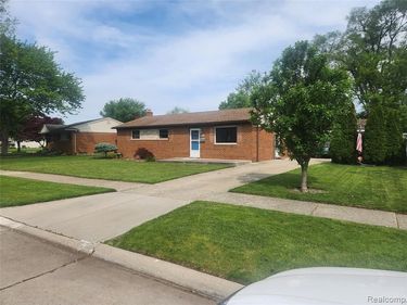 33810 Vista Way , Fraser, MI 48026