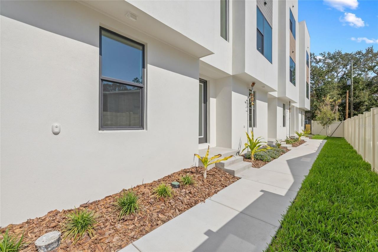 305 15th Street N, Saint Petersburg, FL 33705 Photo