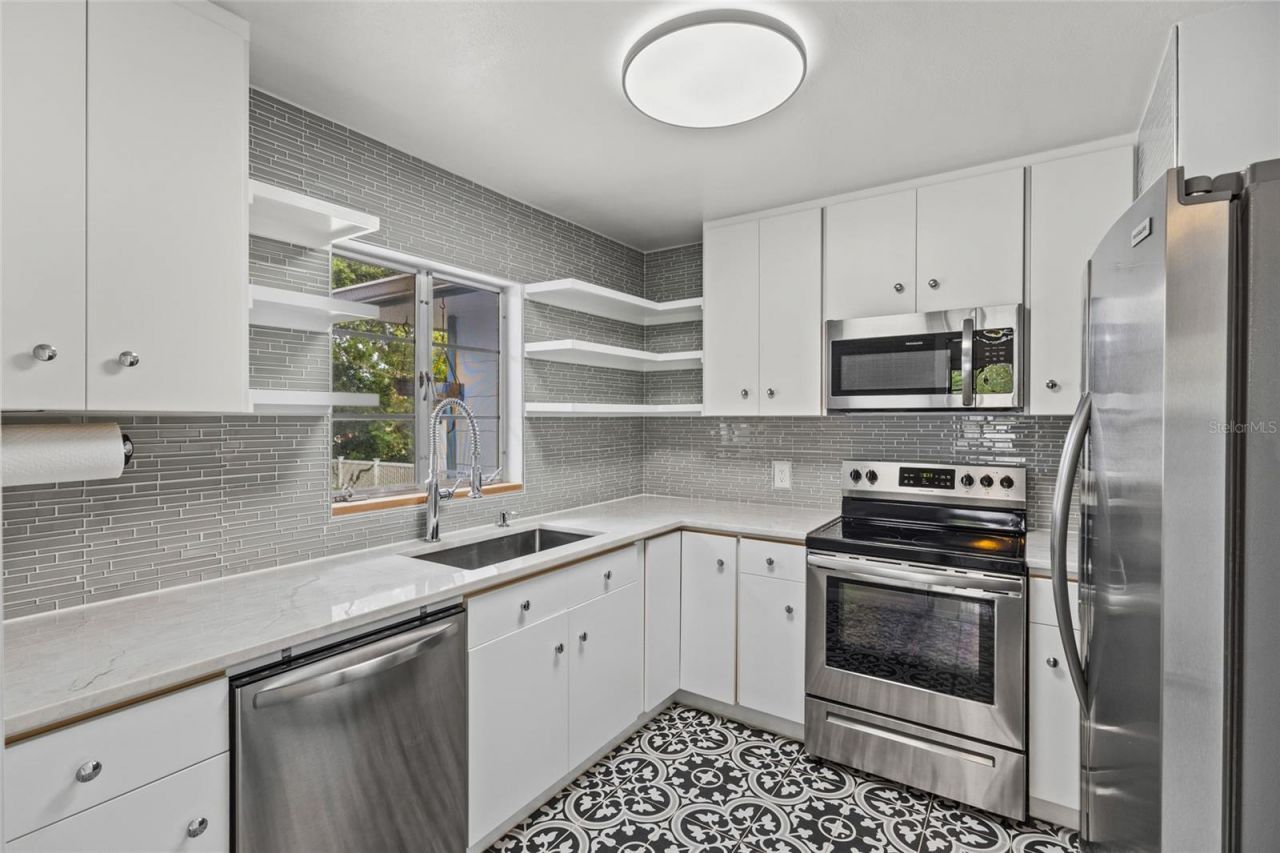2450 49th Street S, Saint Petersburg, FL 33711 Photo