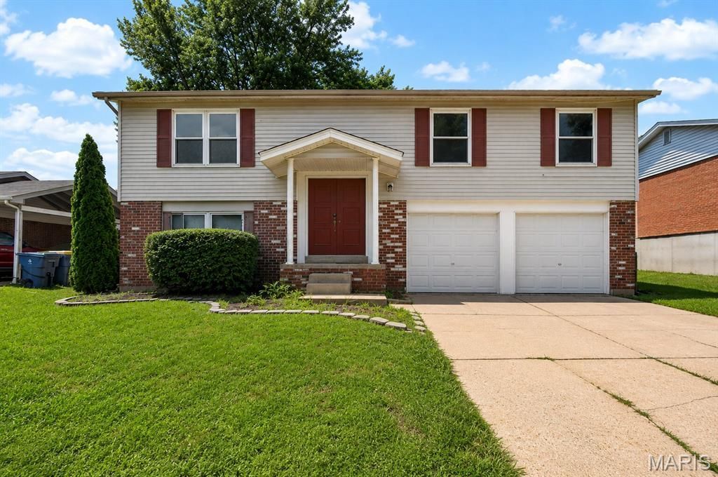 2240 Larbrook Drive , Florissant, MO 63031 Main Photo