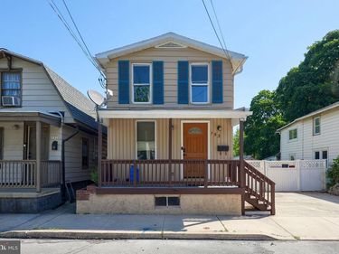 153 S WOLF STREET, MANHEIM, PA 17545