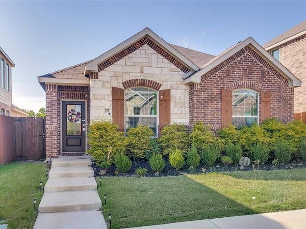 2911 S Griffin Lane, Forney, TX 75126