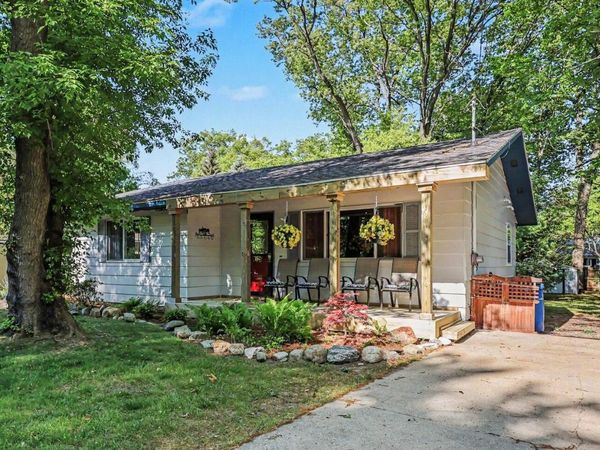 21 N Clymer Street, Pentwater, MI 49449