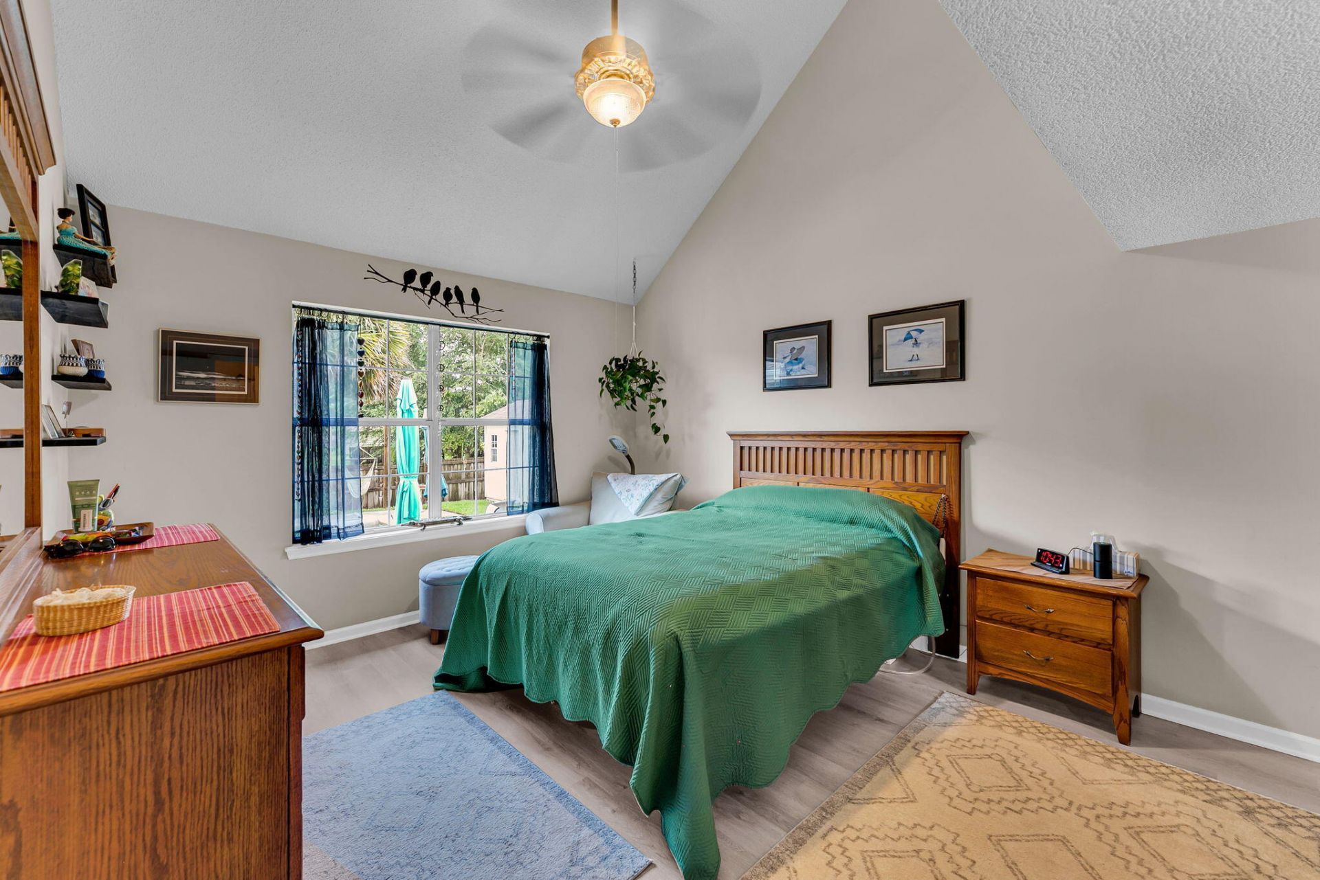 136 Stewart Street Photo 12