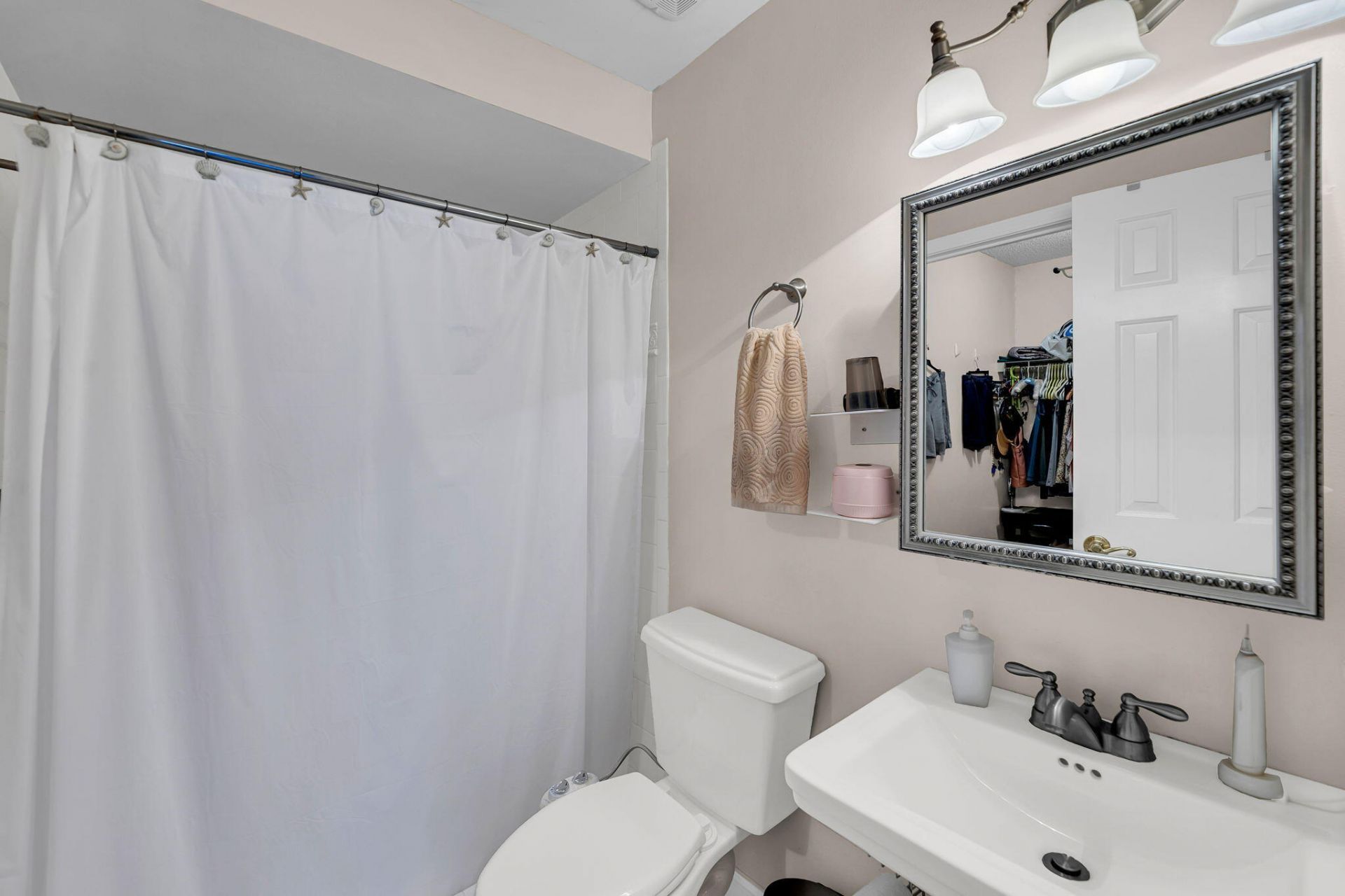136 Stewart Street Photo 13