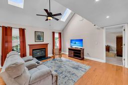 136 Stewart Street photo 4