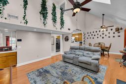 136 Stewart Street photo 4