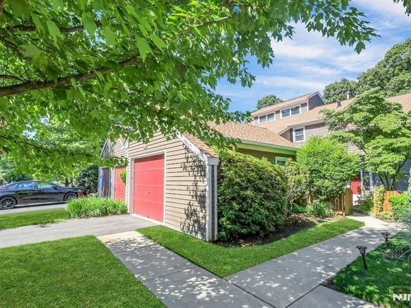 172 Grandview Lane, MAHWAH, NJ 07430
