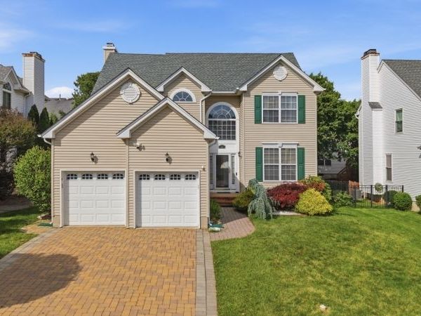 14 Murphy Dr, Bridgewater, NJ 08807