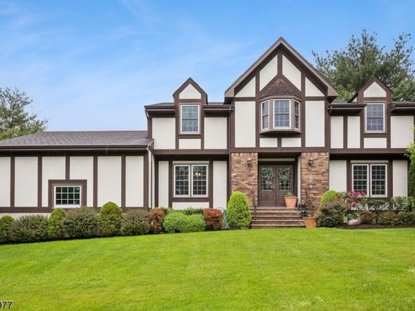 15 Bourbon St, Wayne, NJ 07470