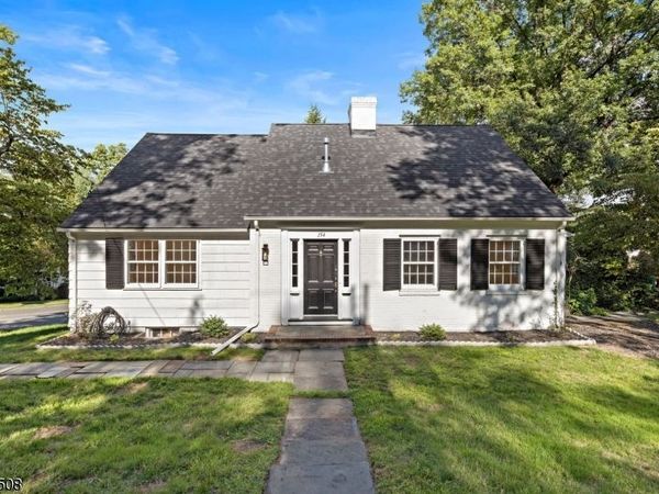 154 N Franklin Tpke, Hohokus, NJ 07423