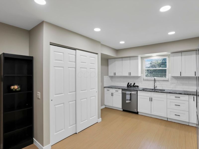 187 Valley View Drive SE, Heath, OH 43056 Photo 13