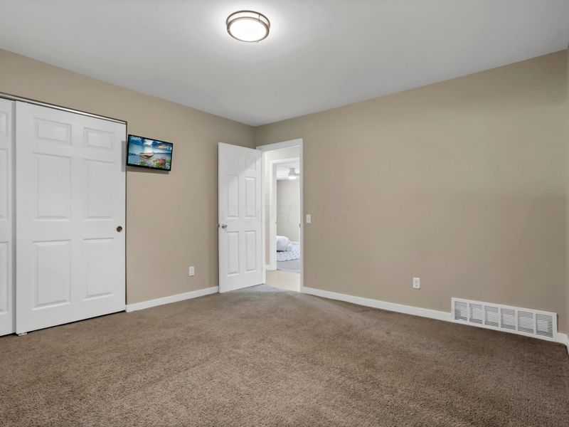 187 Valley View Drive SE, Heath, OH 43056 Photo 28