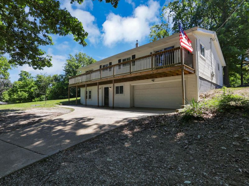 187 Valley View Drive SE, Heath, OH 43056 Photo 3