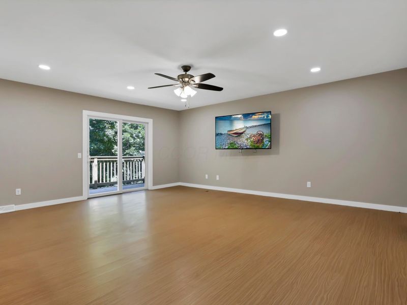 187 Valley View Drive SE, Heath, OH 43056 Photo 8