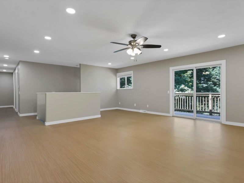 187 Valley View Drive SE, Heath, OH 43056 Photo 9
