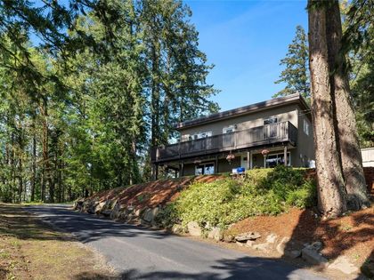 1084 Tatlow Rd  North Saanich, BC V8L 5P3