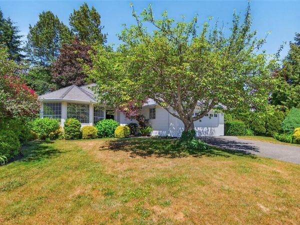 2022 Valley View Dr, Courtenay, BC V9N 8M4