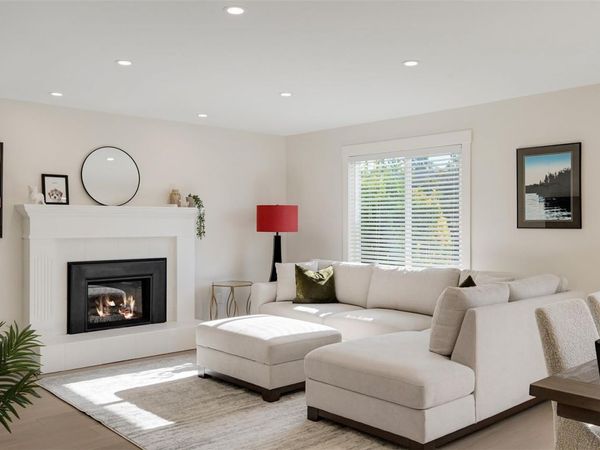 9598 Epco Dr , Sidney, BC V8L 2T2