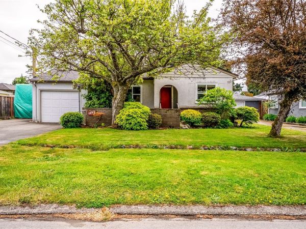 1663 Freeman Ave , Saanich, BC V8P 1P5