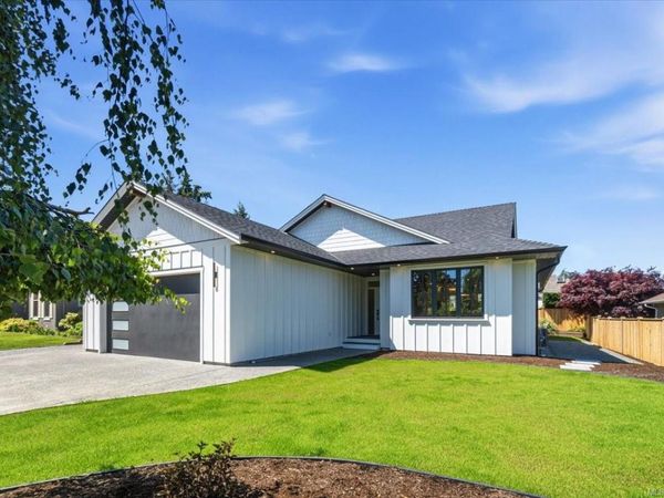 846 Woodside Cres, Qualicum Beach, BC V9K 2K8