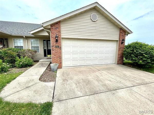 10955 Kentfield Drive , Lebanon, IL 62254