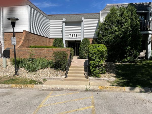 7373 Blackburn Avenue , Unit 104, Downers Grove, IL 60516