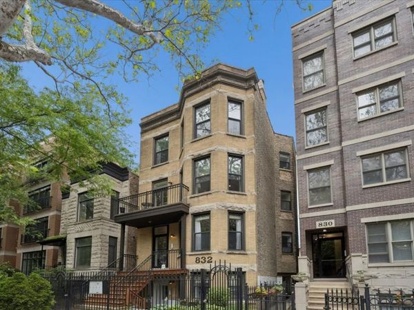 832 W Roscoe Street , Unit 2, Chicago, IL 60657