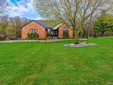 2167 Mayfair Drive, White Lake Twp, MI 48383