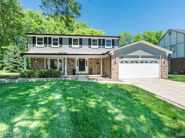 3182 Baypoint Drive, Rochester Hills, MI 48309