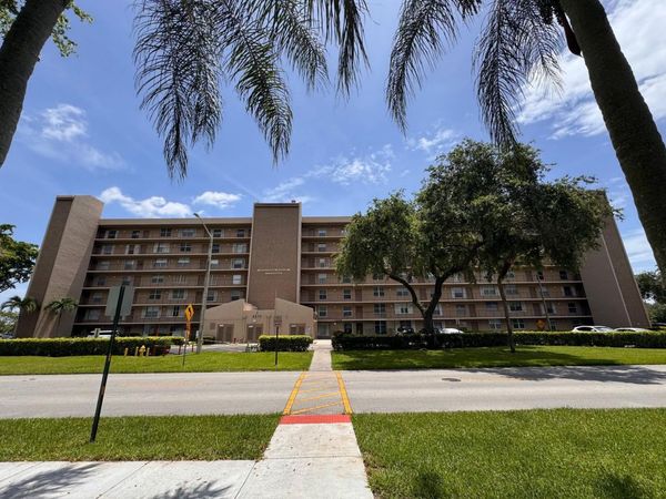 4570 NW 18th Avenue, Unit 605, Deerfield Beach, FL 33064