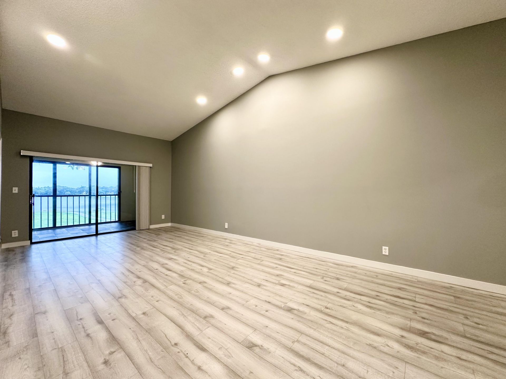 2800 Palmwood Terrace, Unit 2210, Boca Raton, FL 33431 Photo