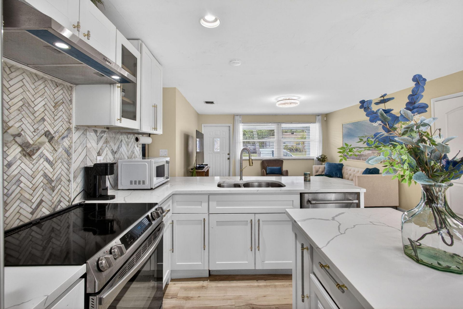140 W 31st Court, Riviera Beach, FL 33404 Photo