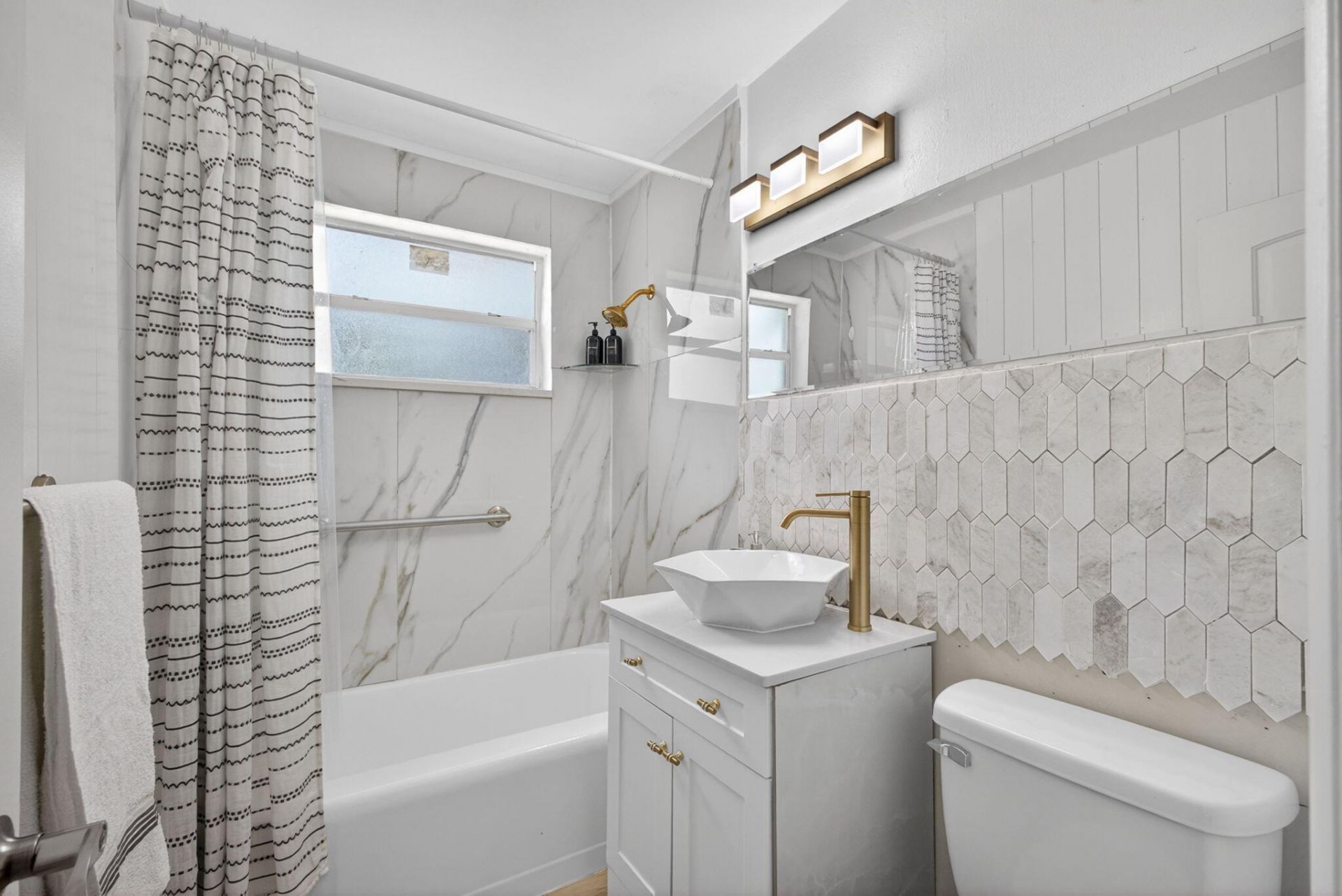 140 W 31st Court, Riviera Beach, FL 33404 Photo