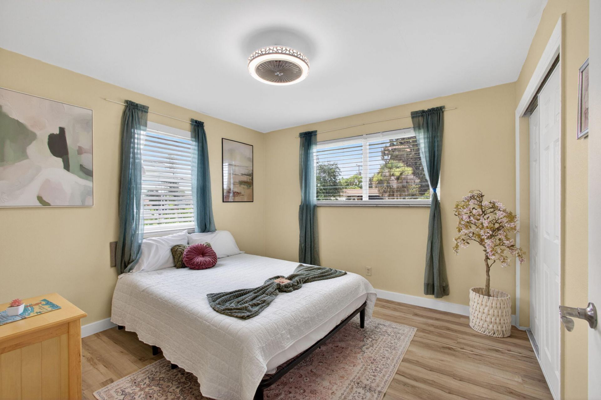 140 W 31st Court, Riviera Beach, FL 33404 Photo