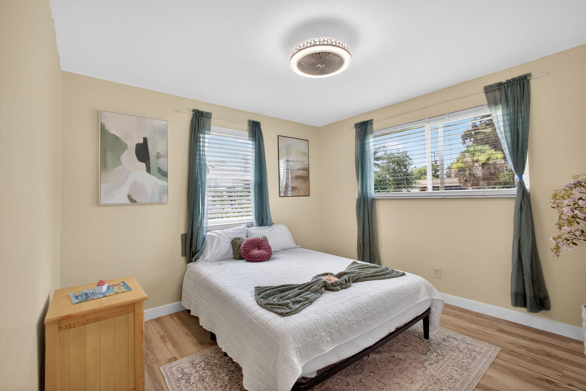 140 W 31st Court, Riviera Beach, FL 33404 Photo