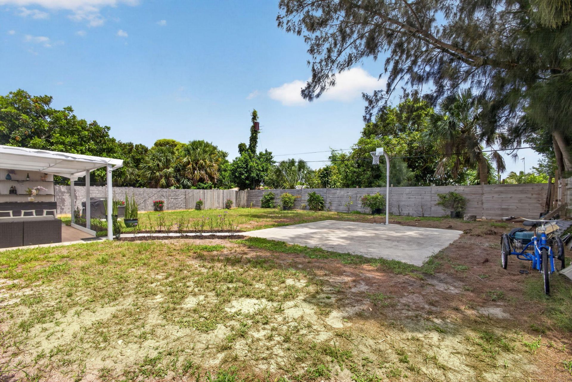 140 W 31st Court, Riviera Beach, FL 33404 Photo