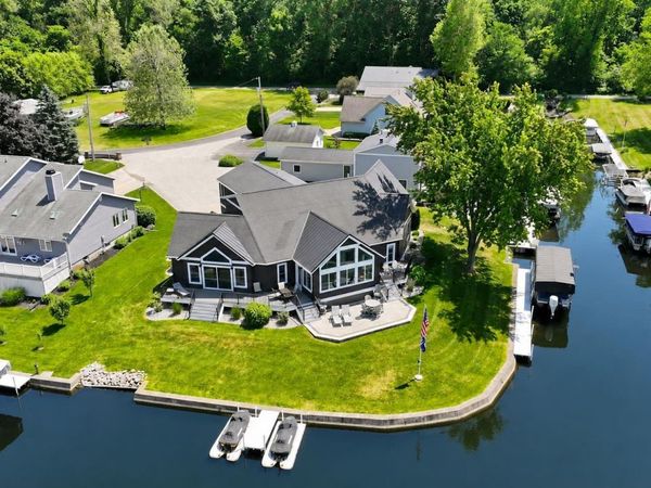 8096 E Quiet Harbor Drive, Syracuse, IN 46567