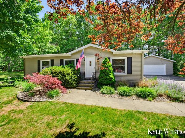 14128 Luckett Lane, Grand Haven, MI 49417