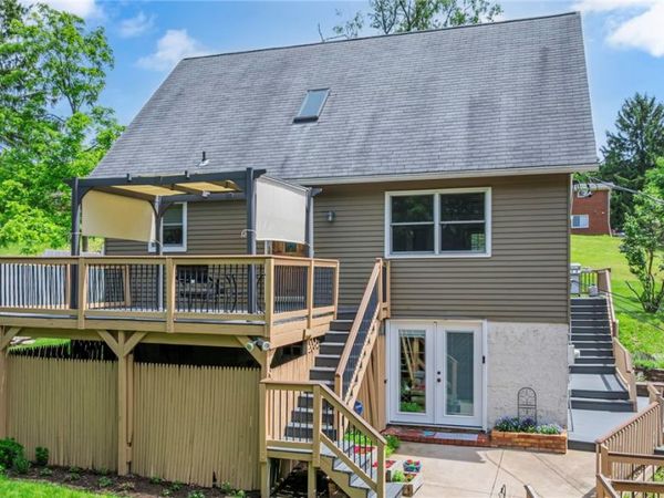 210 Pine Drive , Coraopolis, PA 15108