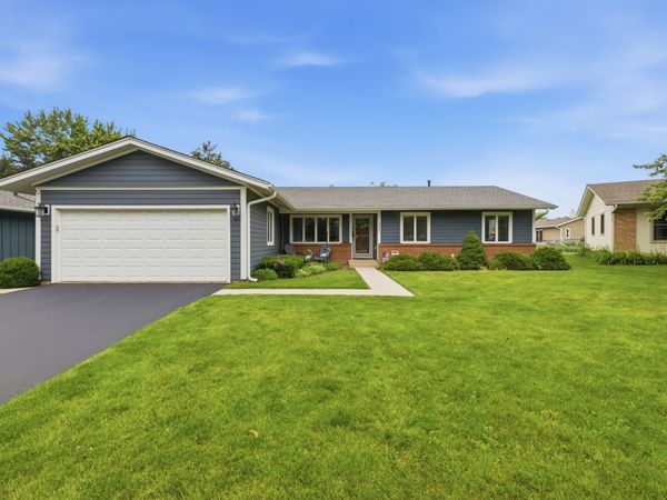1321 Cumberland Circle E, Elk Grove Village, IL 60007
