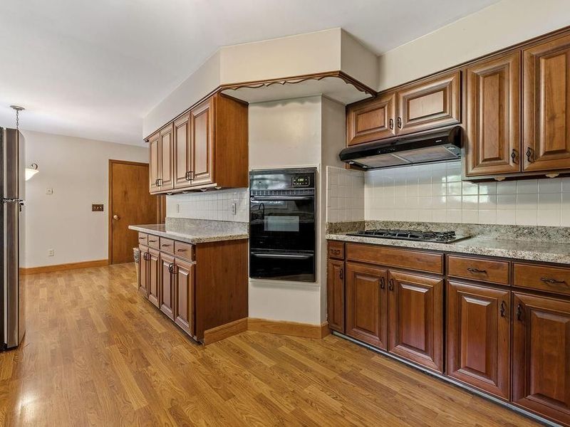 1361 Deerlick Drive, Columbus, OH 43228 Photo 12