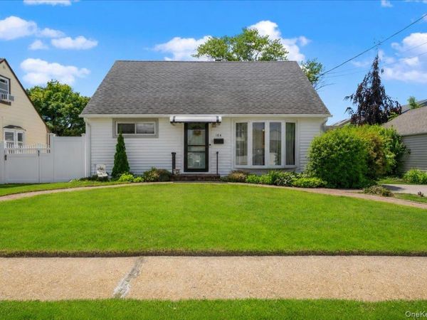 104 Franklin Place , Massapequa, NY 11758