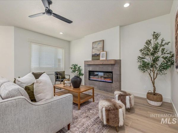 475 E Chevy Dr, Boise, ID 83716