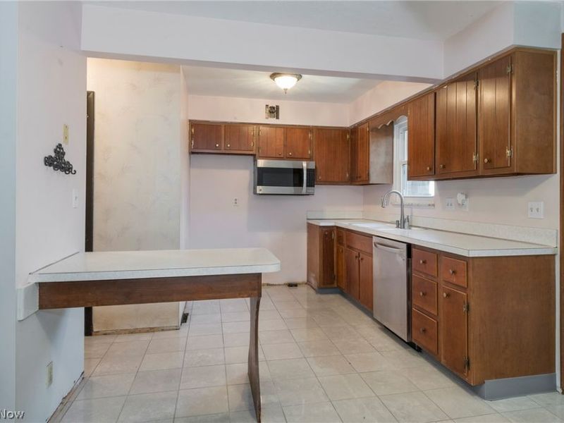 6484 State Road, Parma, OH 44134 Photo 11