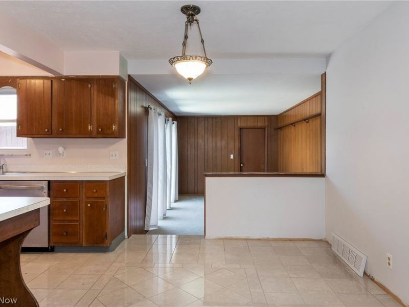 6484 State Road, Parma, OH 44134 Photo 9