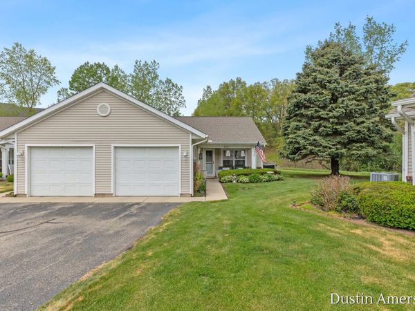 4212 Peak Lane NE, Unit 4, Grand Rapids, MI 49525