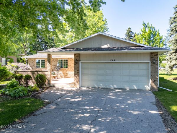 722 SUNSET Avenue, Crookston, MN 56716