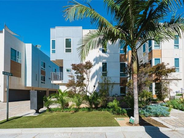 5627 W Observation Lane , Los Angeles, CA 90028