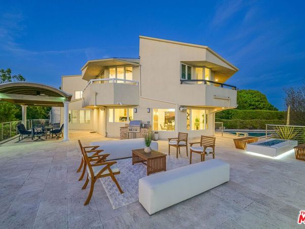 1121 Roberto Lane , Los Angeles, CA 90077